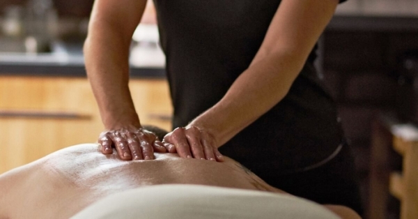 Esiste un corso di massaggio olistico per diventare massaggiatore?
