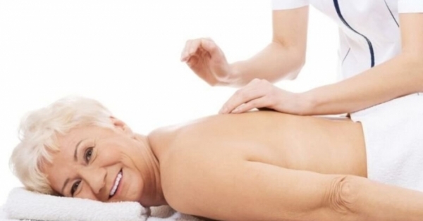 I migliori 4 benefici del massaggio ayurvedico per over 60