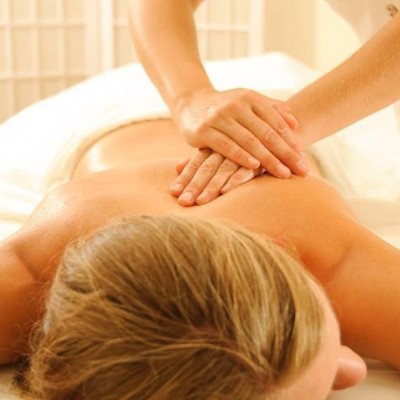 Corso di massaggio decontratturante per estetiste con massaggio ayurvedico