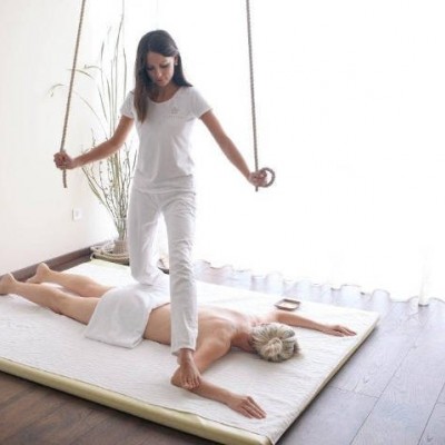 Corso massaggio con i piedi Kalari massaggio ayurvedico anticellulite per estetiste